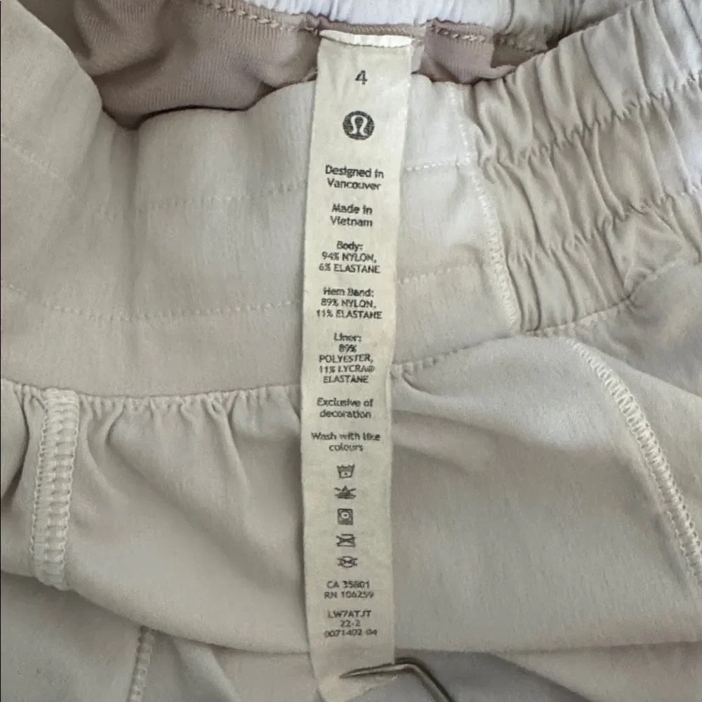 lululemon athletica Hotty Hot Gray Shorts sz 4